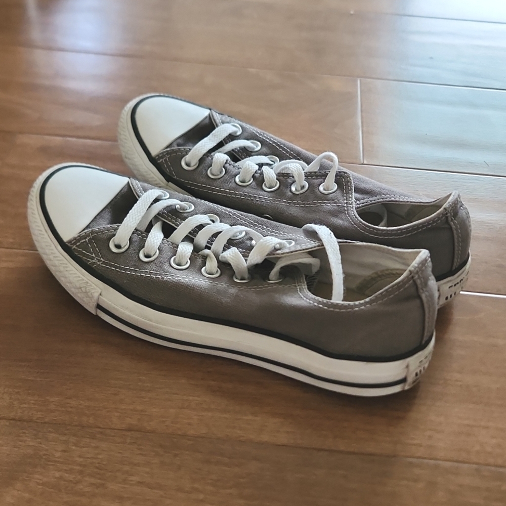 Great condition Converse All Star size 7 women's